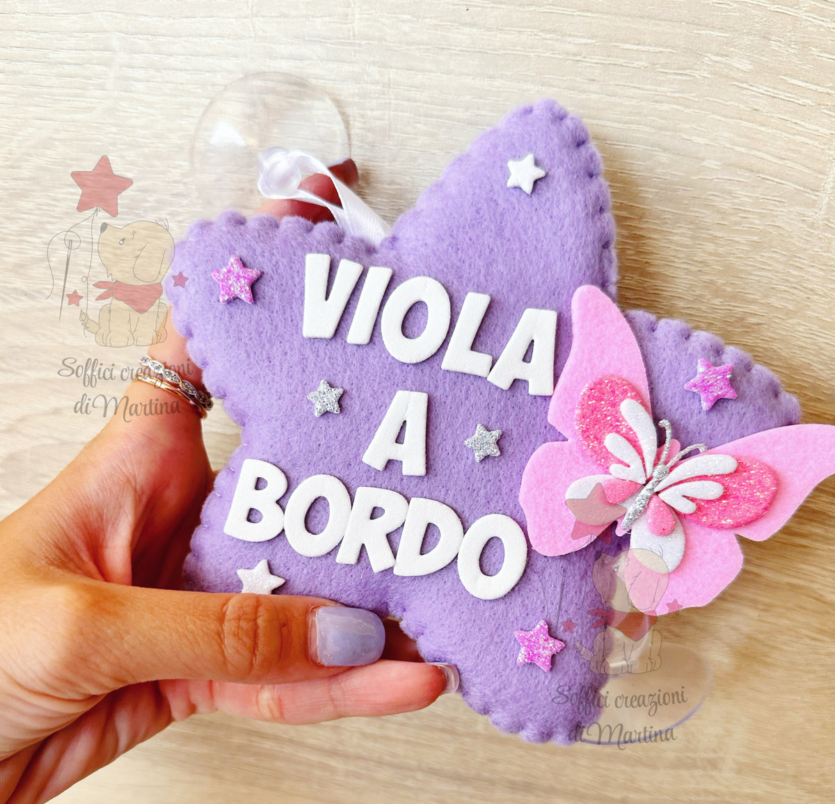Bimba a bordo a forma di stella lilla 