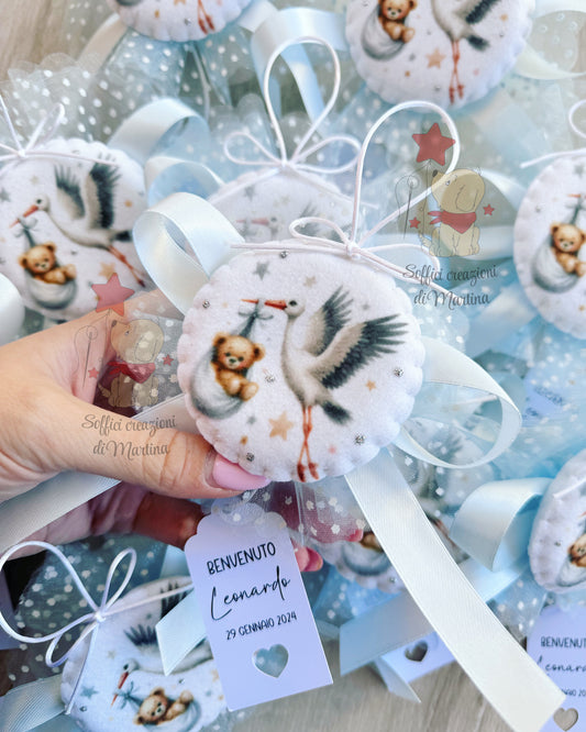 Bomboniera con ciondolo con stampa personalizzata e confetti 