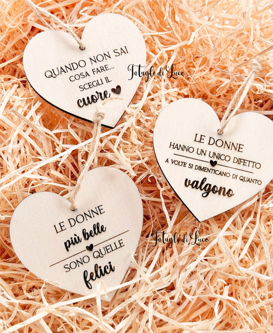 Gadget cuori in legno festa della donna